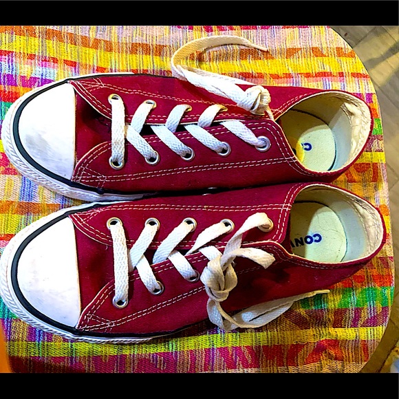 Nearly New Low Top Burgundy Converse!!!! - Picture 3 of 6